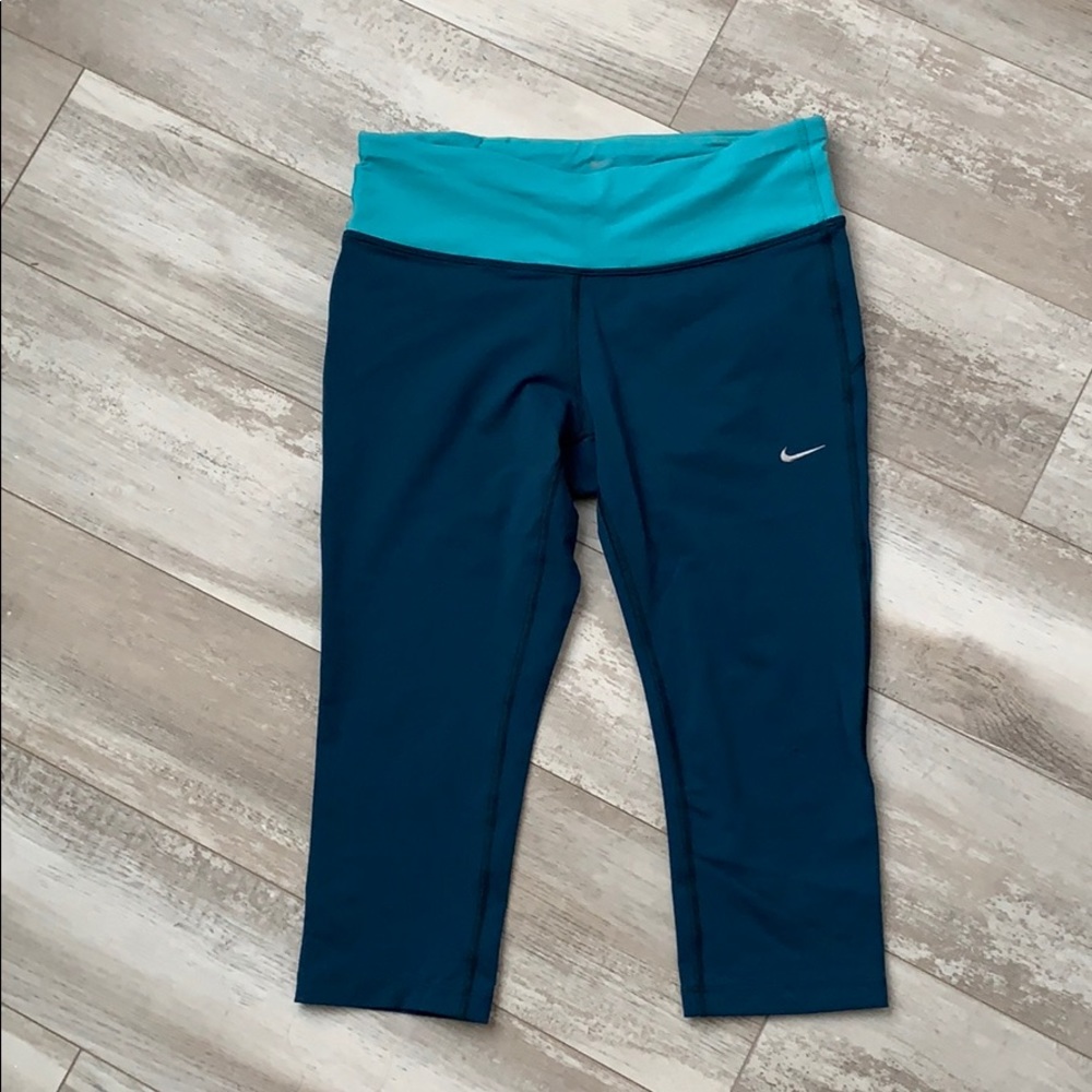 Nike crop dri fit leggings